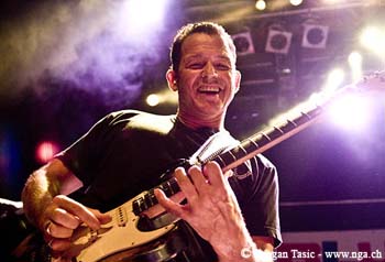 Tommy Castro 6